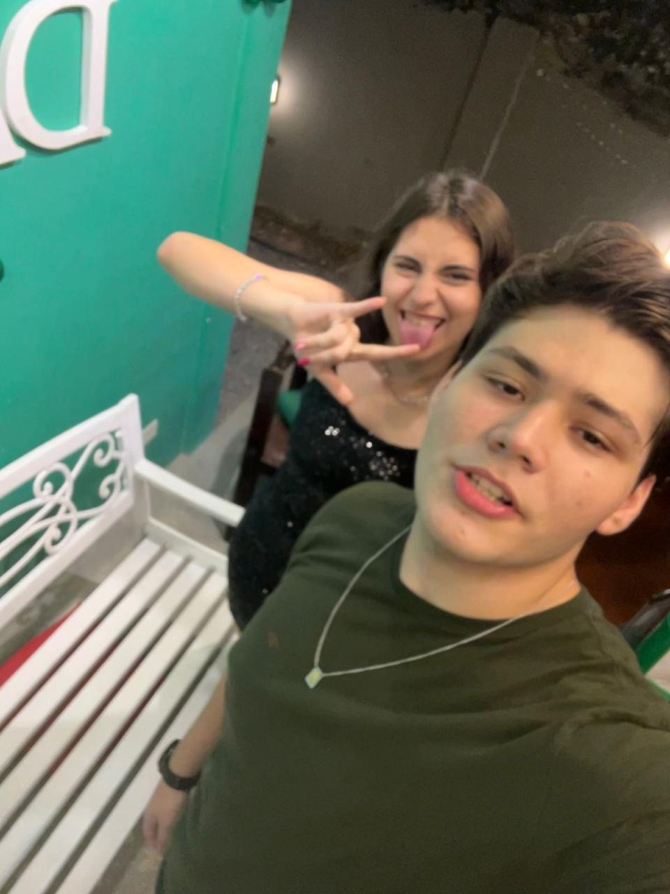 Nós dois juntos e sorrindo